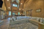 Indian Creek Lodge - Living Room 